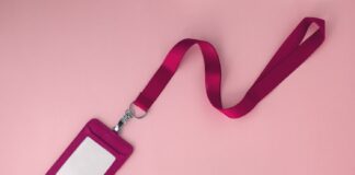 Jak efektywnie wdrożyć smycze z logo w działania marketingowe