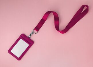 Jak efektywnie wdrożyć smycze z logo w działania marketingowe